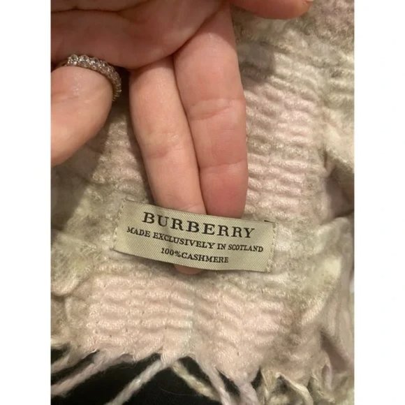 RARE - Burberry Scarf - Blush Pink - Picture 6 of 6